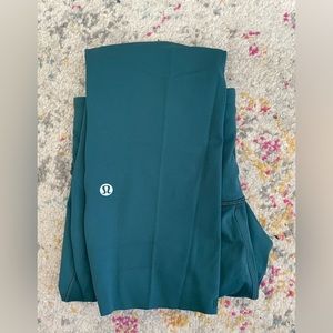 Green Lululemon leggings BRAND NEW!! Size 6.